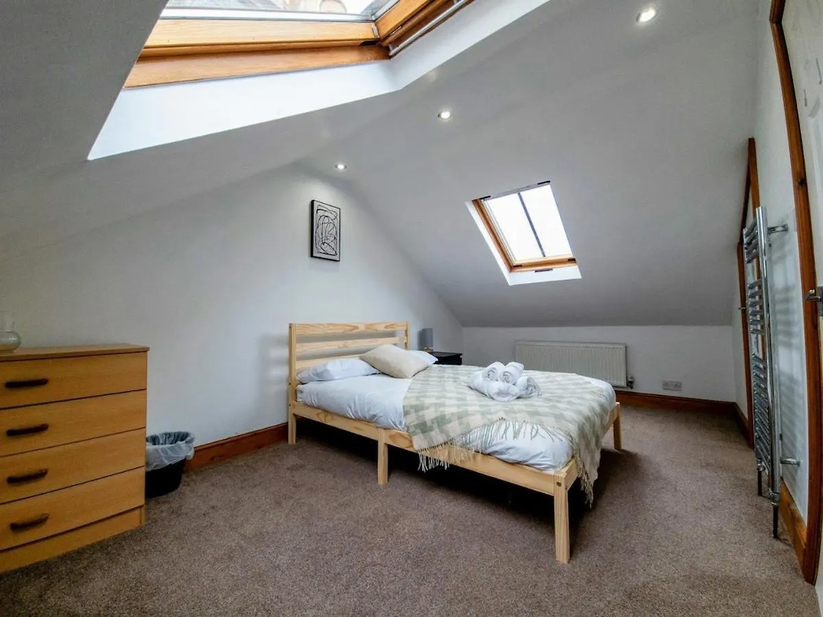 Furnished 4Br Home - Fast Wifi, Washer & Kitchen Brighton