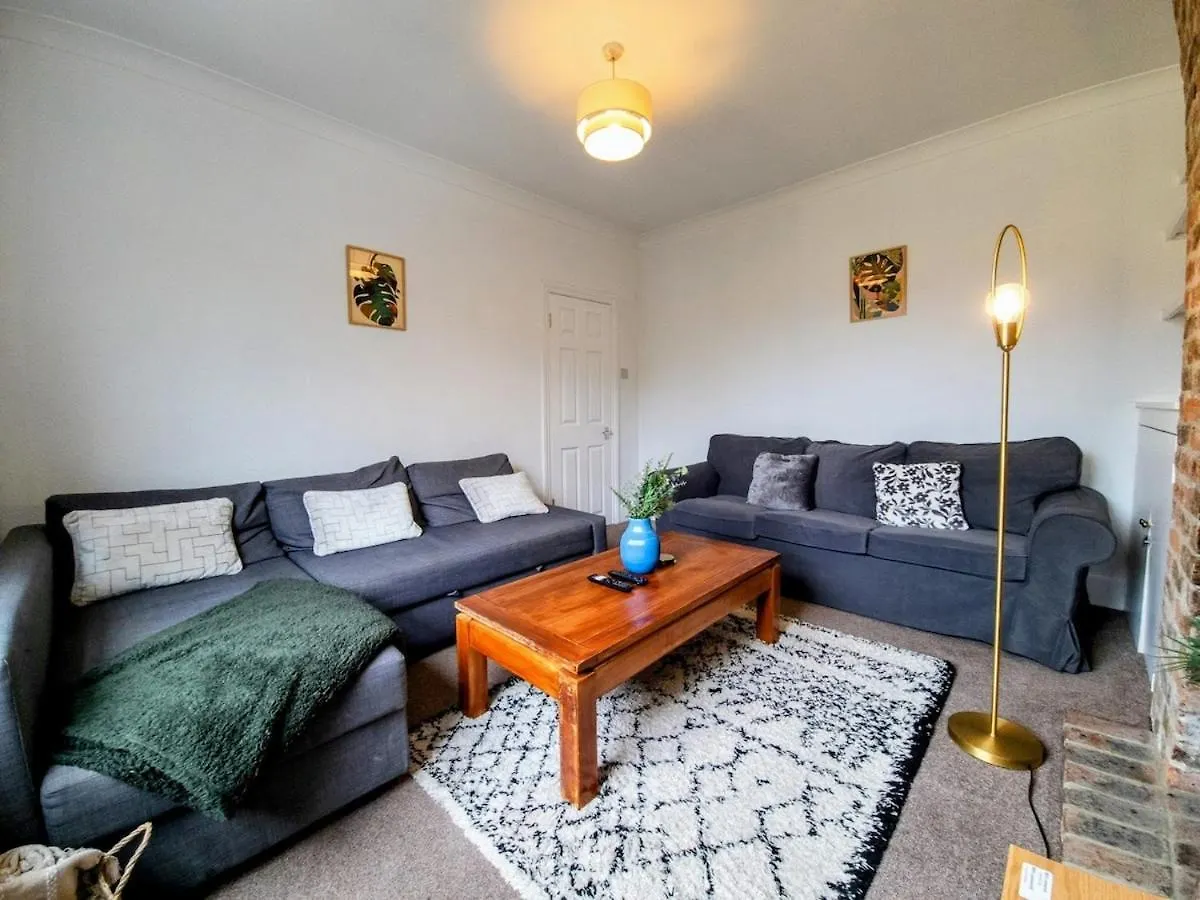 Furnished 4Br Home - Fast Wifi, Washer & Kitchen Brighton