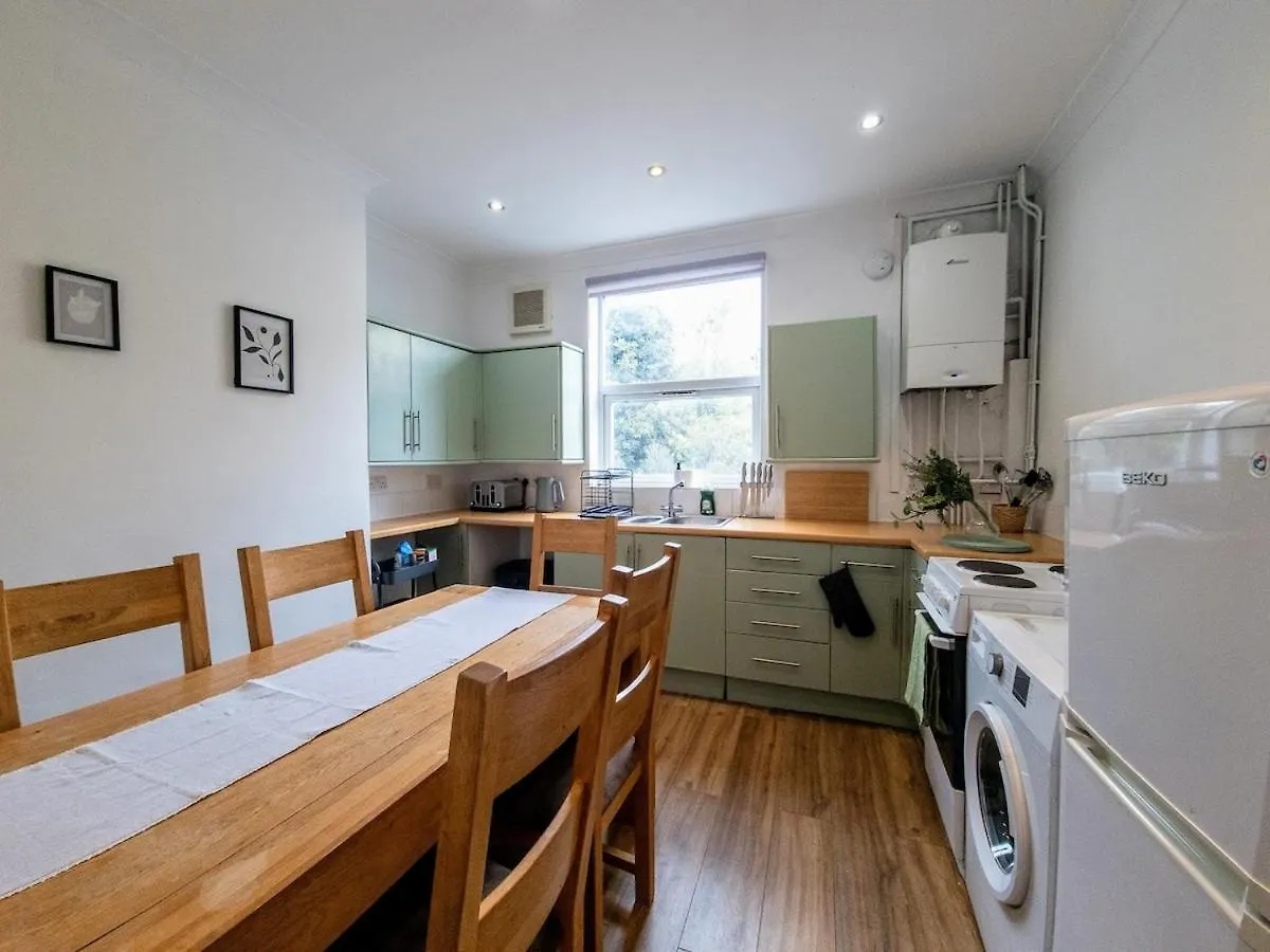 Lägenhet Furnished 4Br Home - Fast Wifi, Washer & Kitchen Brighton