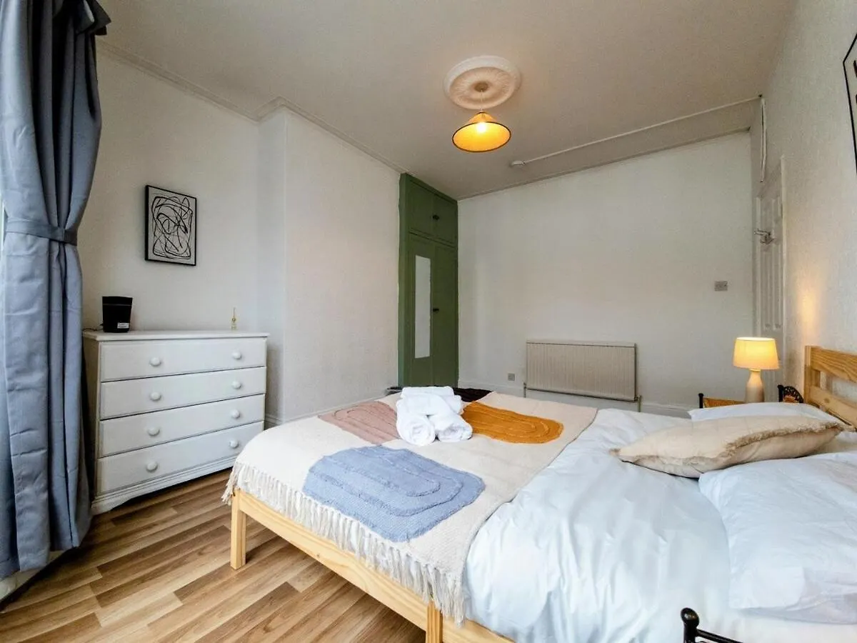 Furnished 4Br Home - Fast Wifi, Washer & Kitchen Brighton Apartamento